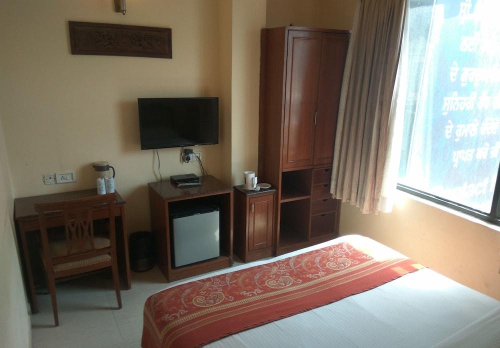 Hotel Indus Amritsar Extérieur photo